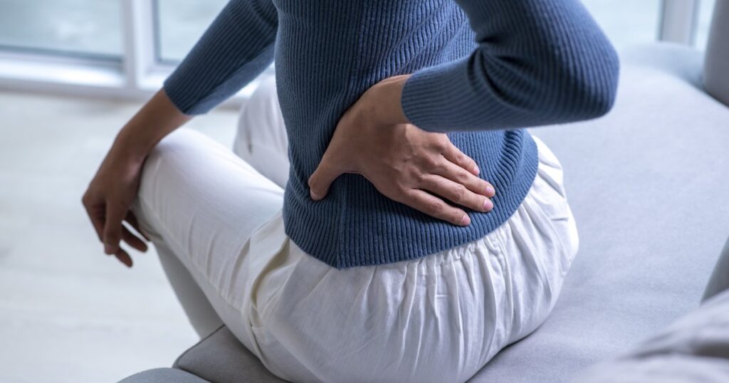 Dormir après une prothèse de hanche : les positions autorisées, celles qui ne le sont pas