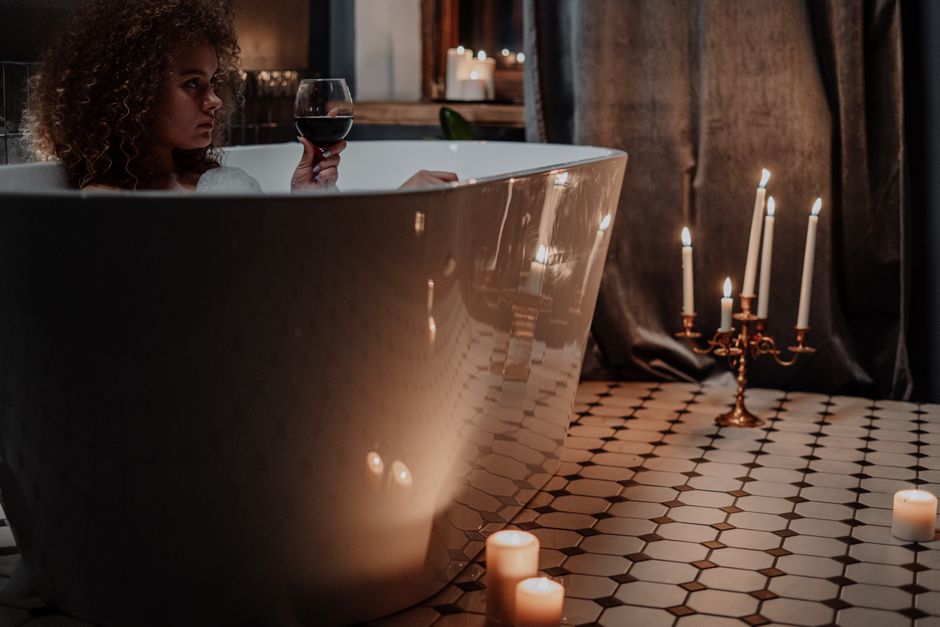 Bain chaud avant de dormir : pourquoi ça marche (mais pas pour la raison que vous croyez)