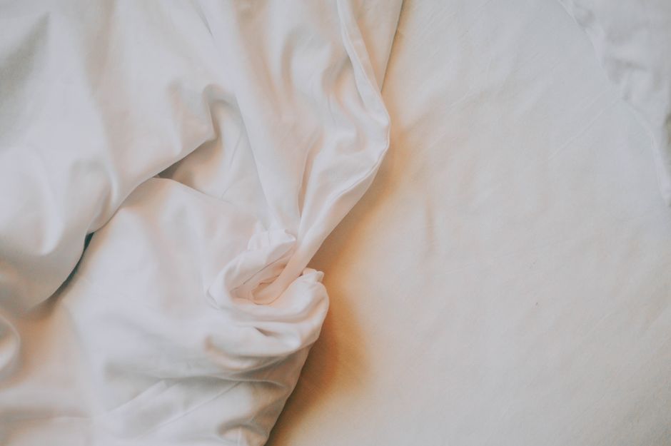 Coton, lin, satin : quelle matière de draps pour mieux dormir ?