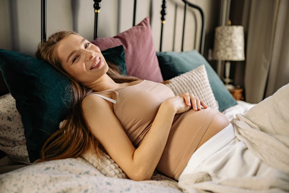 Enceinte et insomniaque : pourquoi le sommeil se dégrade trimestre après trimestre